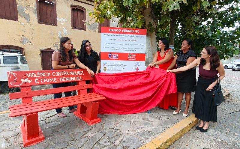 BANCO VERMELHO É INSTALADO EM SÃO JOSÉ DO NORTE COMO ALERTA PERMANENTE CONTRA A VIOLÊNCIA ÀS MULHERES 