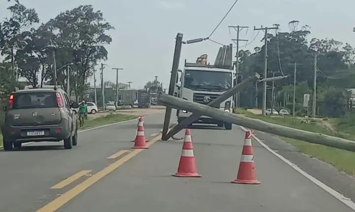 B BR-101 SEGUE COM O TRÂNSITO OPERANDO EM APENAS UMA FAIXA