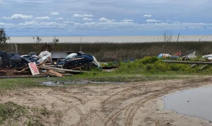 FORÇA DO VENTO PROVOCA DESTRUIÇÃO E DEIXA RASTRO DE ESTRAGOS NA LOCALIDADE DA VÁRZEA