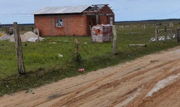 FORÇA DO VENTO PROVOCA DESTRUIÇÃO E DEIXA RASTRO DE ESTRAGOS NA LOCALIDADE DA VÁRZEA