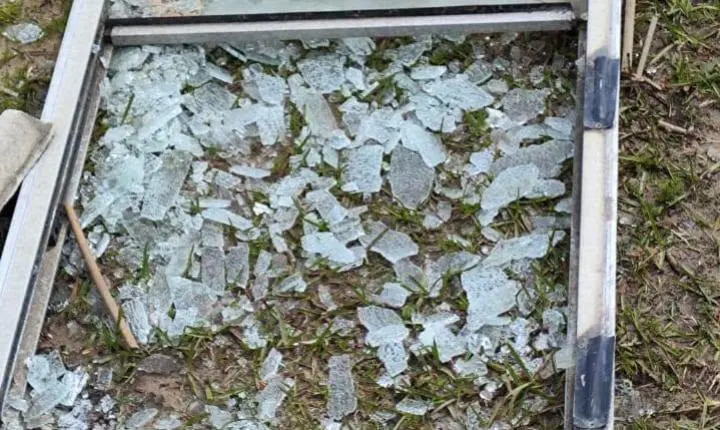FORÇA DO VENTO PROVOCA DESTRUIÇÃO E DEIXA RASTRO DE ESTRAGOS NA LOCALIDADE DA VÁRZEA