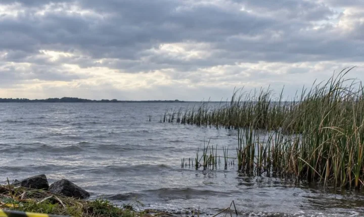 PESCADORES ENCONTRAM CORPO ÀS MARGENS DA LAGOA DOS PATOS, NO DIVISA