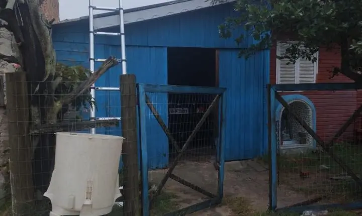 POSSÍVEL TORNADO CAUSA DESTELHAMENTO E MOBILIZA DEFESA CIVIL EM SÃO JOSÉ DO NORTE