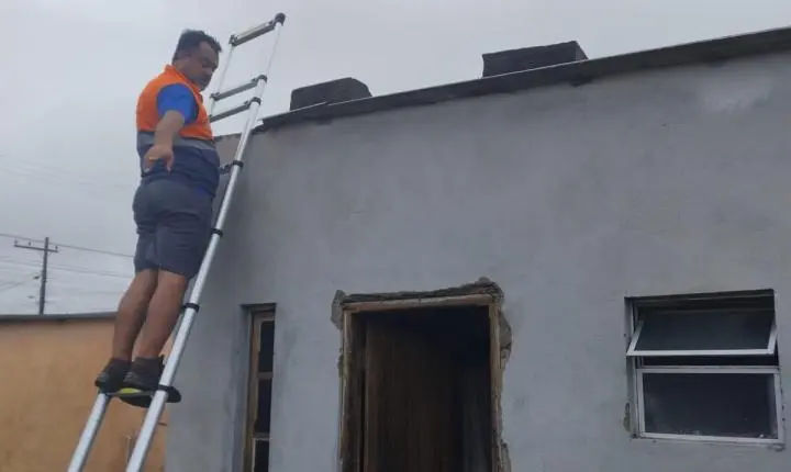 POSSÍVEL TORNADO CAUSA DESTELHAMENTO E MOBILIZA DEFESA CIVIL EM SÃO JOSÉ DO NORTE