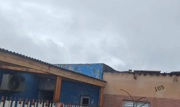 POSSÍVEL TORNADO CAUSA DESTELHAMENTO E MOBILIZA DEFESA CIVIL EM SÃO JOSÉ DO NORTE
